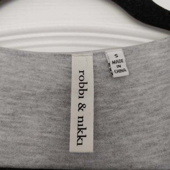 ROBBI & NIKKI Women Silk Tank with Silver Sequin Collar V-Neck Top - Picture 4 of 5